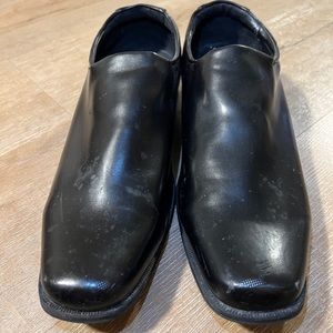 Robert Wayne black leather loafers